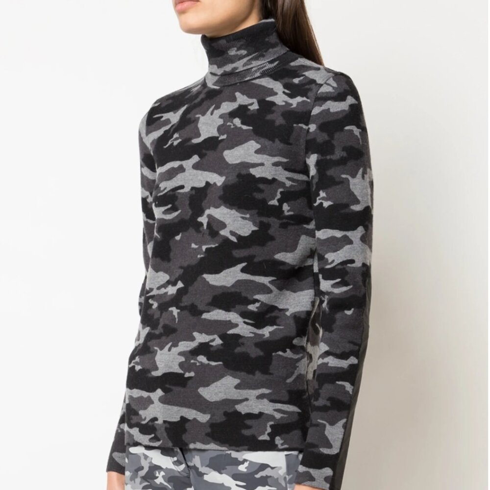 Aztech Mountain Matterhorn Turtleneck Sweater Size 1 Small 100% Wool Black Camo